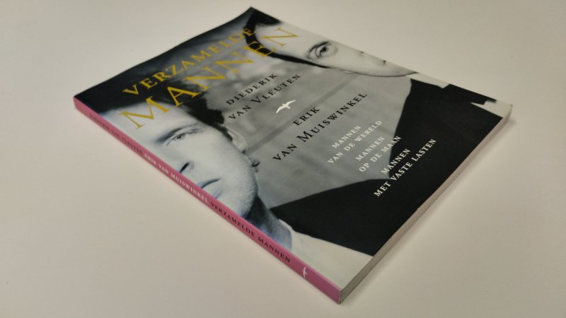 Tweedehands boek: Verzamelde mannen van auteur Erik van Muiswinkel, Diederik van Vleuten - In goede tot zeer goede staat. Nederlandstalige softcover met minimale gebruikssporen aan de kaft. Pagina's netjes en onbeschreven.