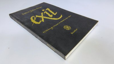 Boek met de titel: Exil Franse tekst met de Nederlandse vertaling van F.C. Terborgh