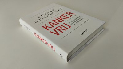 Boek met de titel: Kankervrij, over ons gevecht tegen kanker en wat je zelf kunt doen