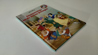 Boek met de titel: Sneeuwwitje en de zeven dwergen