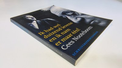Boek met de titel: Cees Nooteboom. Ik had wel duizend levens en ik nam er maar één!