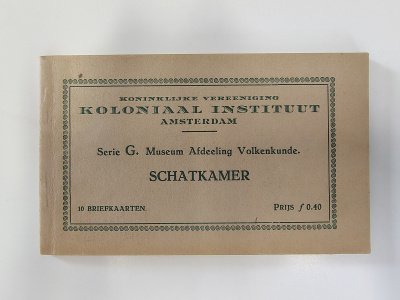 Boek met de titel: Schatkamer: 10 briefkaarten Koloniaal Instituut Amsterdam