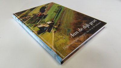 Boek met de titel: Aan de dijk gezet