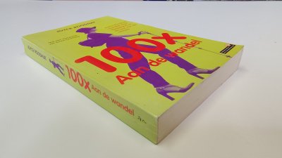 Boek met de titel: 100 keer aan de wandel