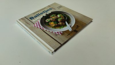 Boek met de titel: Balletjes, kefta & Co