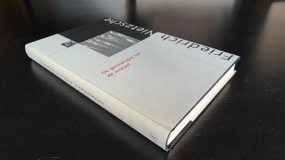Boek met de titel: De genealogie van de moraal