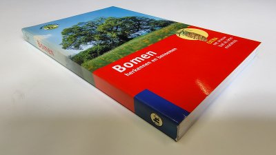 Boek met de titel: THB-natuurgids Bomen herkennen en benoemen