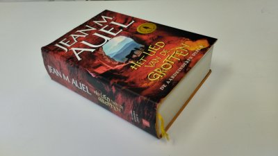 Boek met de titel: Het lied van de grotten