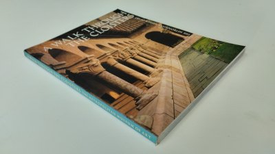 Boek met de titel: A Walk through the cloisters