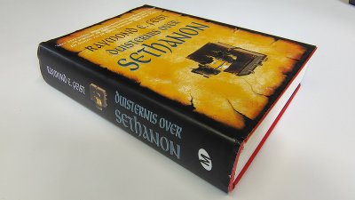 Boek met de titel: Duisternis over Sethanon