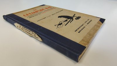 Boek met de titel: De gelaarsde kat, vertelling van een merkwaardige strafzaak