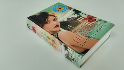 Boek met de titel: Rode hibiscus