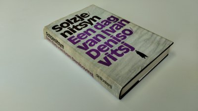 Boek met de titel: Één dag van Ivan Denisovitsj