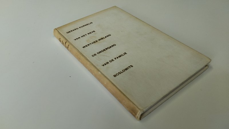 Tweedehands boek: De ondergang van de familie Boslowits van auteur Gerard Kornelis van het Reve - Redelijke staat. Nederlandstalige hardcover zonder stofomslag. De kaft oogt vlekkerig en de rug is verkleurd. Op schutblad is geschreven. Pagina netjes en onbeschreven.