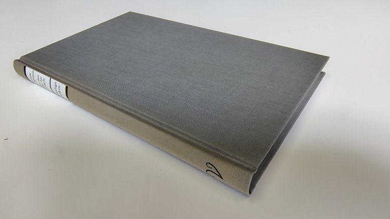 Tweedehands boek: Aan den weg der vreugde. Volledige Werken deel 26 van auteur Louis Couperus - Hardcover, grijs linnen, zonder stofomslag. Rug licht verkleurd. Binnenwerk onbeschreven en keurig netjes.