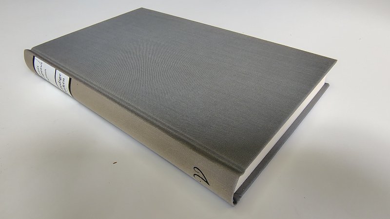 Tweedehands boek: Majesteit. Volledige Werken deel 7 van auteur Louis Couperus - Hardcover, grijs linnen, zonder stofomslag. Rug licht verkleurd. Binnenwerk als nieuw!