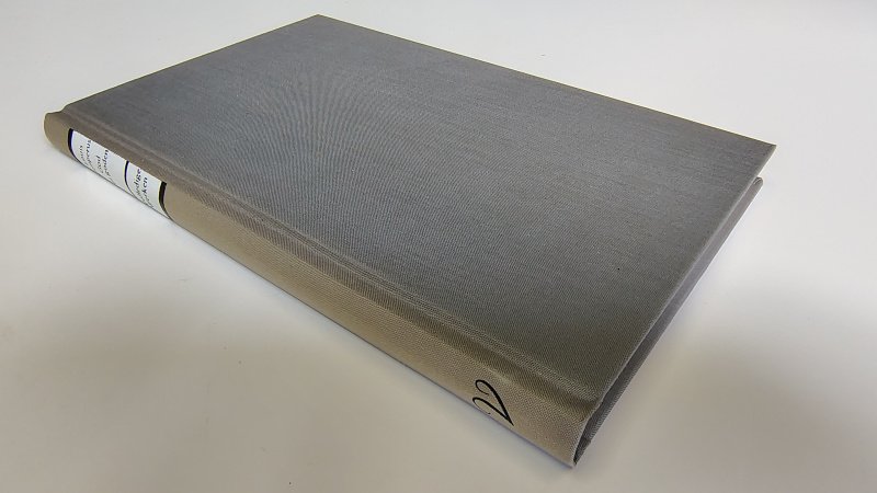 Tweedehands boek: God en goden. Volledige Werken deel 22 van auteur Louis Couperus - Hardcover, grijs linnen, zonder stofomslag. Rug licht verkleurd. Binnenwerk als nieuw!