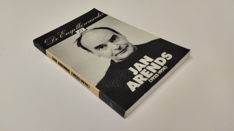 Tweedehands boek: Jan Arends (1925-1974) De engelbewaarder nummer 15 van auteur Diverse auteurs - In goede staat. Nederlandstalige softcover. De kaft is verkleurd met lichte gebruikssporen. Pagina's netjes en onbeschreven