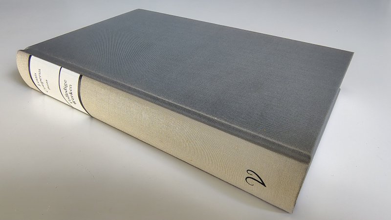 Tweedehands boek: Proza van auteur Louis Couperus - Hardcover, grijs linnen, zonder stofomslag. Rug licht verkleurd. Binnenwerk als nieuw!