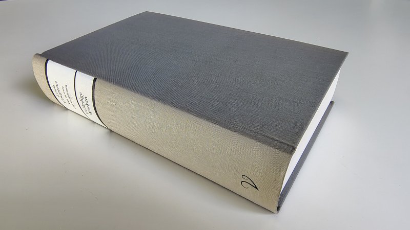 Tweedehands boek: Van en over alles en iedereen. Volledige Werken deel 35 van auteur Louis Couperus - Hardcover, grijs linnen, zonder stofomslag. Rug licht verkleurd. Binnenwerk als nieuw!
