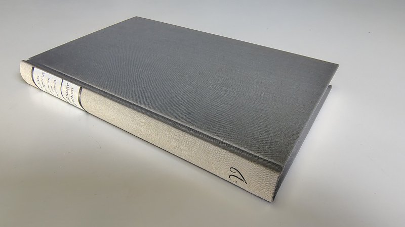 Tweedehands boek: Schimmen van schoonheid van auteur Louis Couperus - Hardcover, grijs linnen, zonder stofomslag. Rug licht verkleurd. Binnenwerk als nieuw!