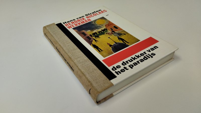 Tweedehands boek: Hendrik Nicolaas Werkman van auteur Hans van Straten - Nederlandstalige hardcover, half linnen gebonden. Ex Libris reliefstempel op schutblad. Foxing op de snede. Pagina's onbeschreven/ rechte rug. In goede staat