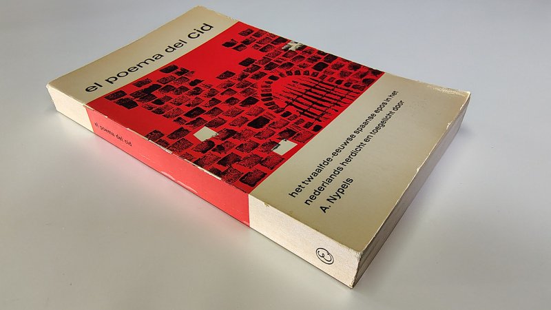Tweedehands boek: El poema del Cid van auteur vertaald door: Alfonso Nypels - Paperback met rechte rug zonder leesvouwen. Lichte slijtage langs de randen rug en kaft. Kaft verkleurd. Ex-libris reliëf stempeltje voorin, verder onbeschreven en netjes.