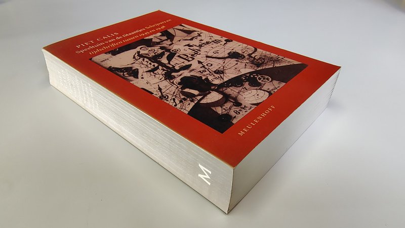 Tweedehands boek: Speeltuin van de titaantjes van auteur Piet Calis - Paperback Meulenhoff editie 1369. Met licht krom ruggetje en leesvouwtjes. Lichte gebruikerssporen puntjes kaft en lichte verkleuring bovenkant kaft. Ex-libris reliëf stempeltje voorin, verder onbeschreven en netjes.