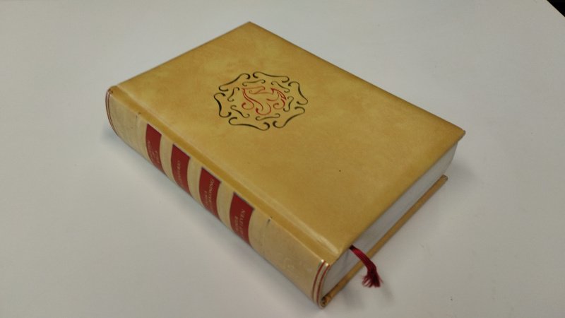 Tweedehands boek: Het beste Book/ readers digest van auteur Reader's digest - In goede staat. Nederlandstalige decoratieve gewatteerde hardcover. Minimale gebruikerssporen aan de kaft. Pagina's netjes en onbeschreven