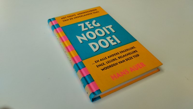 Tweedehands boek: Zeg nooit doei van auteur Hans Auer - in goede tot zeer goede staat. Nederlandstalige hardcover. Rug is verkleurd, minimale gebruikerssporen kaft. Pagina's netjes en onbeschreven. Rechte rug