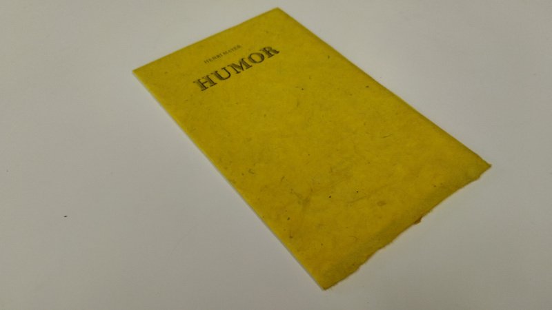 Tweedehands boek: Humor van auteur Henri Mayer - In goede staat. Nederlandstalige ingebonden softcover. Onder kant kaft zijn gebruikerssporen te zien. Pagina's netjes en onbeschreven.