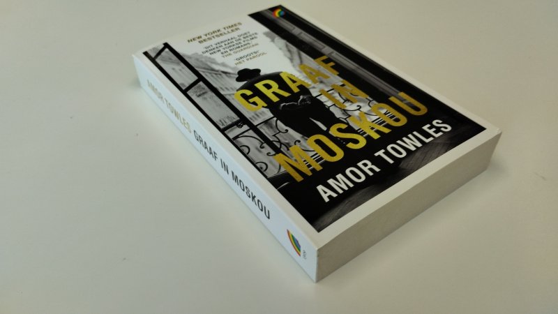 Tweedehands boek: Graaf in Moskou van auteur Amor  Towles - Zo goed als nieuw. Nederlandstalige softcover. Kaft zeer goede staat. Pagina's netjes en onbeschreven met rechte rug