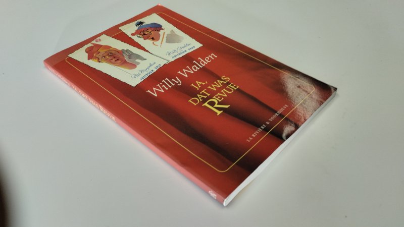 Tweedehands boek: Ja, dat was revue van auteur Willy Walden - In zeer goede staat. Nederlandstalige softcover, met licht gebruikssporen aan de kaft. Pagina's netjes en onbeschreven.