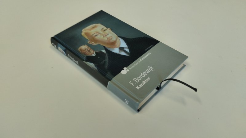 Tweedehands boek: Karakter van auteur F. Bordewijk - Zo goed als nieuw. Nederlandstalige hardcover. Pagina's zijn verkleurd door het soort papier, maar netjes en onbeschreven. Kaft heeft minimale gebruikssporen. Met leeslint. AD 2010 reeks nr 12.