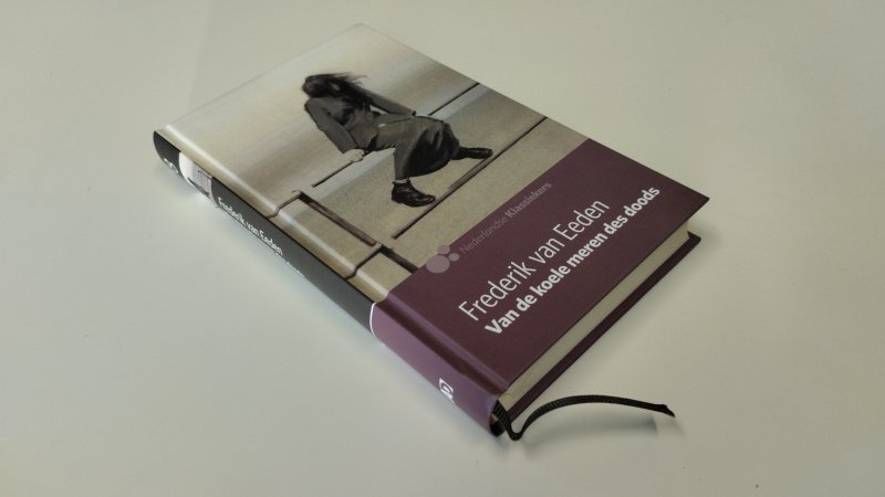 Tweedehands boek: Van de koele meren des doods van auteur Frederik van Eeden - Zo goed als nieuw. Nederlandstalige hardcover. Pagina's zijn verkleurd door het soort papier, maar netjes en onbeschreven. Kaft heeft minimale gebruikssporen. Met leeslint. Uit de AD2010 reeks nr 8