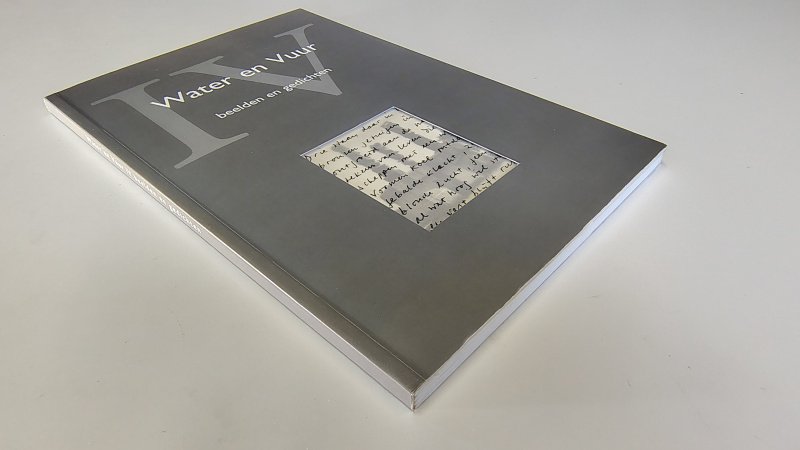 Tweedehands boek: Water en Vuur, Beelden en gedichten deel IV van auteur Samenstelling karla de Boer-Gilberg - Paperback, als nieuw!