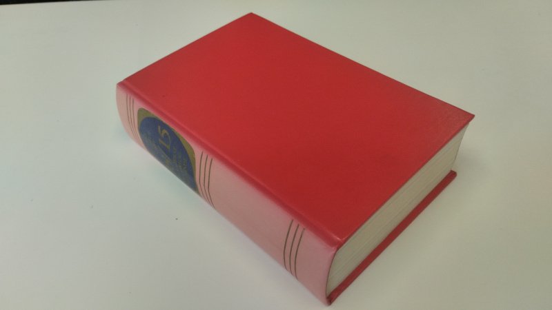 Tweedehands boek: 08/15 – De kazerne, De oorlog, Het einde van auteur Hans Helmut Kirst - In goede staat. Nederlandstalige gebonden hardcover zonder stofomslag. De rug is verkleurd, lichte gebruikssporen aan de kaft. Pagina's netjes en onbeschreven.