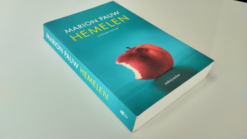 Tweedehands boek: Hemelen van auteur Marion Pauw - In goede staat. Nederlandstalige softcover met flappen. Licht scheve rug met kleine gebruikssporen aan de kaft. Pagina's netjes en onbeschreven.