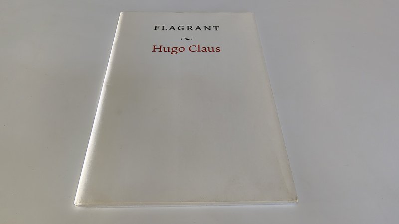 Tweedehands boek: Flagrant van auteur Hugo Claus - Paperback met stofomslag. Gebonden met cahiersteek. Lichte gebruikerssporen randen kaft en wat lichte grijze vegen. Binnenin ex-libris reliëf stempeltje voorin, verder oogt het binnenwerk als nieuw.
