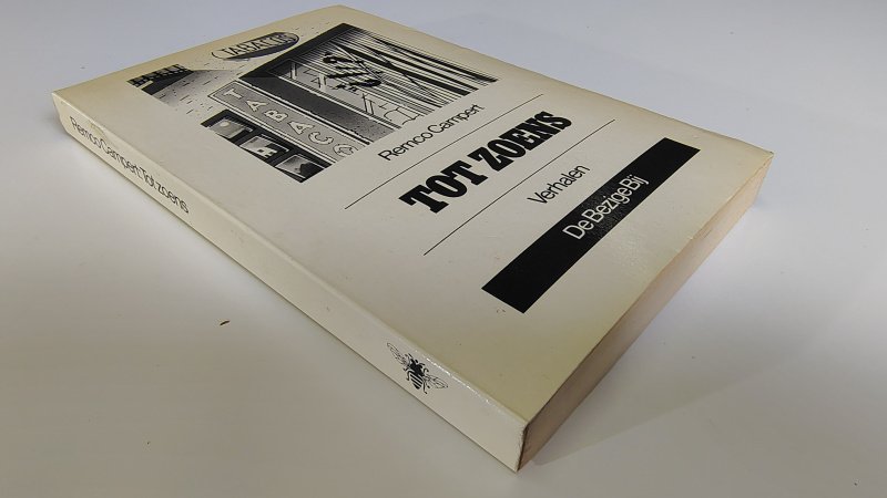 Tweedehands boek: Tot zoens, verhalen van auteur Remco Campert - Pocket met rechte rug zonder leesvouwen. Lichte gebruikerssporen puntjes kaft en verkleuring kaft. Binnenwerk onbeschreven en netjes.