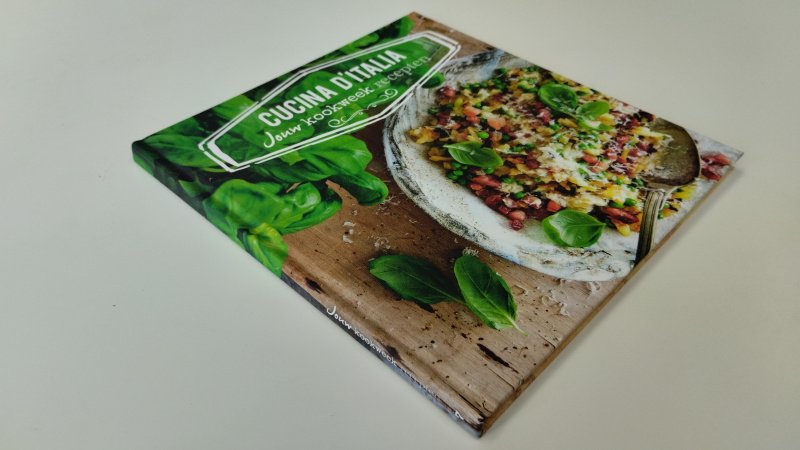 Tweedehands boek: Cucina D'Italia van auteur Ingeborg Blauw - In zeer goede staat. Nederlandstalige hardcover, minimale gebruikssporen en pagina's netjes en onbeschreven.