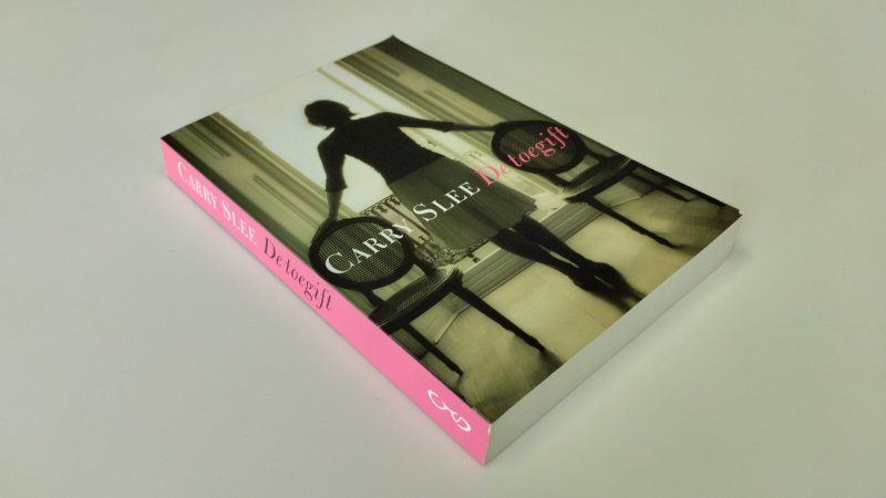 Tweedehands boek: De toegift van auteur Carry Slee - In zeer goede staat. Nederlandstalige softcover, met geringe/ minimale gebruikssporen aan de kaft. Pagina's netjes, onbeschreven en goed in de binding. Leesvouwtje in rug