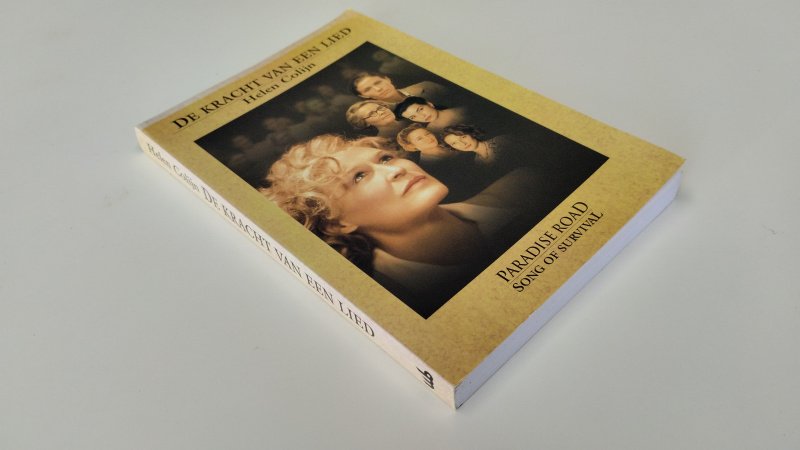 Tweedehands boek: De kracht van een lied van auteur Helen Colijn - In zeer goede staat. Nederlandstalige softcover. Minimale gebruikssporen aan de kaft. Binnenwerk als nieuw.