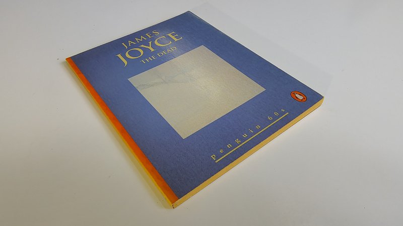 Tweedehands boek: The Dead Penguin 60s van auteur James Joyce - Engelstalig compact vintage pocketboek, lichte slijtage puntjes kaft. Binnenwerk onbeschreven en netjes.