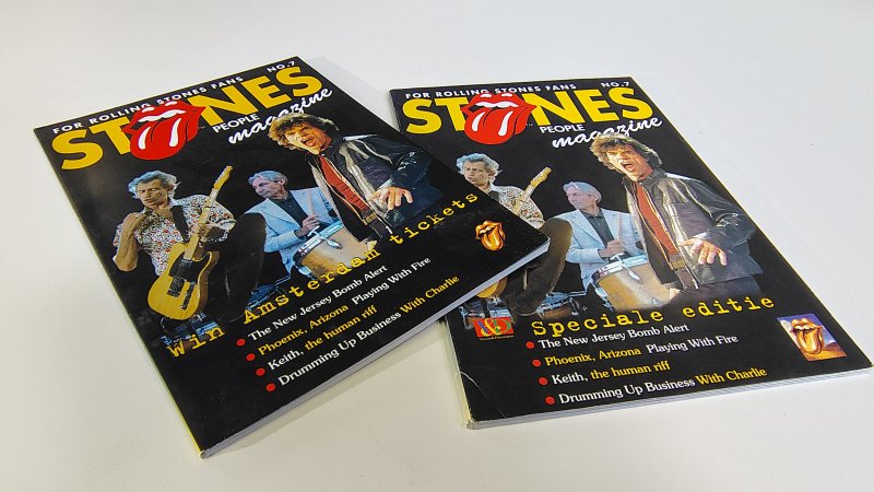 Tweedehands boek: Unieke set: Stones People Magazine No. 7 – Beide covervarianten! van auteur samengesteld: Joscam International - Complete set Stones People Magazine No. 7. Beide in topstaat!