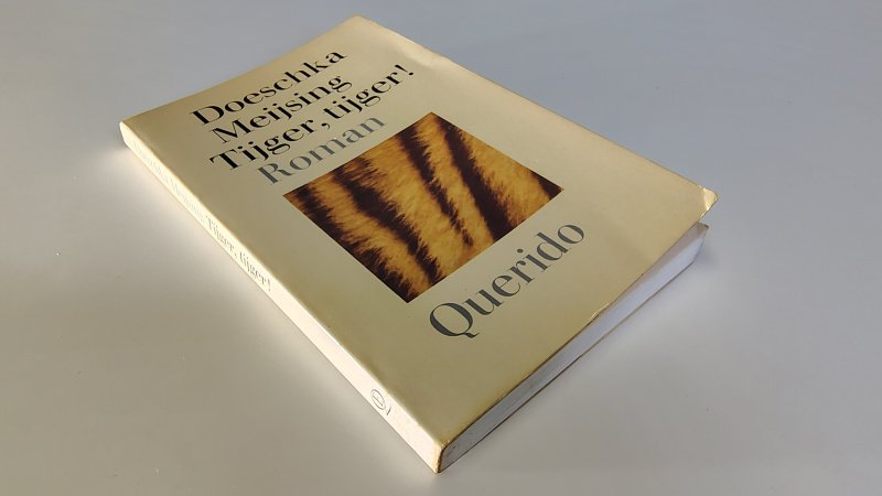 Tweedehands boek: Tijger, tijger! van auteur Doeschka Meijsing - Paperback met rechte rug zonder leesvouwen. Kaft verkleurd en lichte slijtage langs de randen kaft. Vlekjes op de sneedes, binnenwerk onbeschreven en netjes.