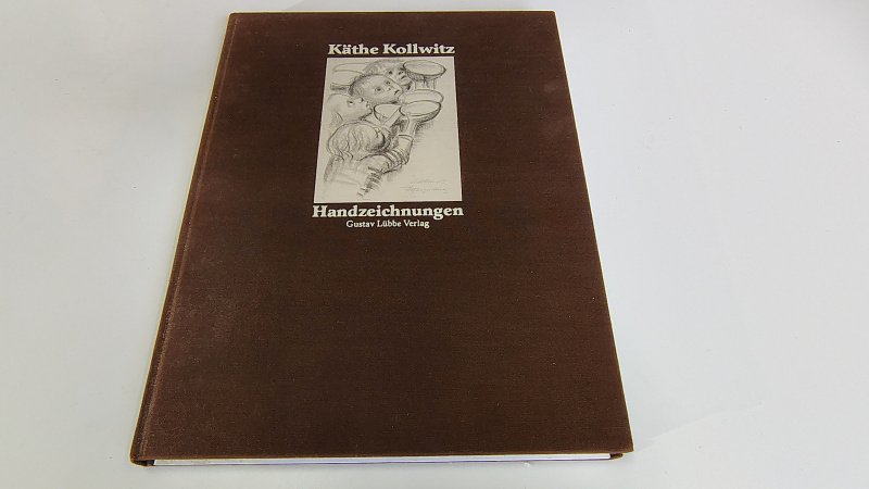 Tweedehands boek: Handzeichnungen (Inclusief zeldzame bijlage Neuerwerbungen 1985-1989) van auteur Käthe Kollwitz - Duitstalige Hardcover inclusief bijlage Neuerwerbungen 1985-1989 in zeer goede staat. Wat lichte vegen op de achterzijde van de bruin linnen kaft en minimale verkleuring van de witte bladzijdes.