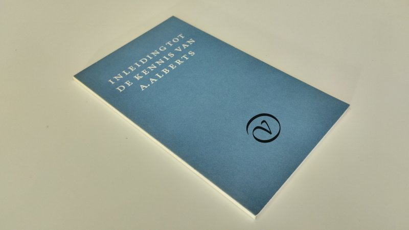Tweedehands boek: Inleiding tot de kennis van A. Alberts van auteur J. Bernlef, Kees Frens, K Schippers - In goede tot zeer goede staat. Nederlandstalige softcover. Lichte gebruikssporen aan de kaft. Pagina's netjes en onbeschreven.