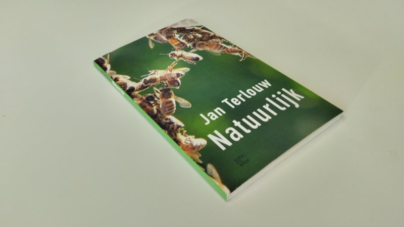 Tweedehands boek: Natuurlijk. Boekenweekessay 2018 van auteur Jan Cornelis Terlouw - In zeer goede staat/ zo goed als nieuw. Nederlandstalige softcover met flappen. Netjes en onbeschreven. Minimale gebruikssporen. Zeer net boekje