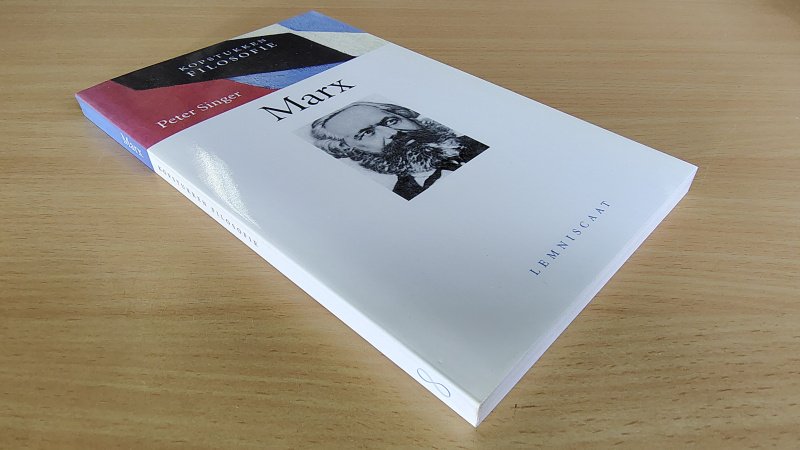 Tweedehands boek: Kopstukken filosofie Marx van auteur Peter Singer - Paperback met rechte rug zonder leesvouwen in zeer goede staat. Minimale verkleuring witte kaft, binnenwerk onbeschreven en netjes.